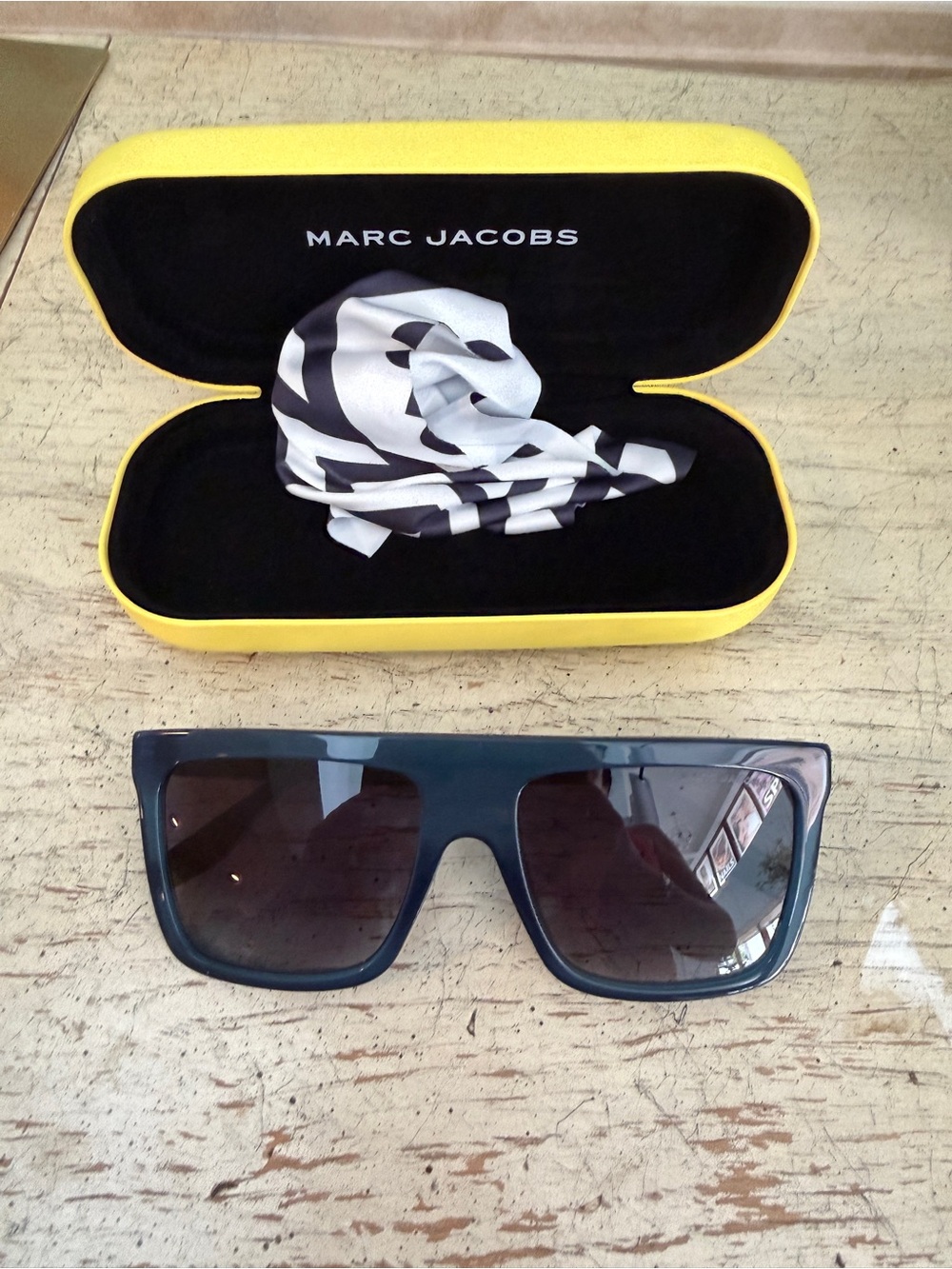 Marc Jacobs Navy Gloss Oversized Shield Sunglasses with Yellow Case NEW